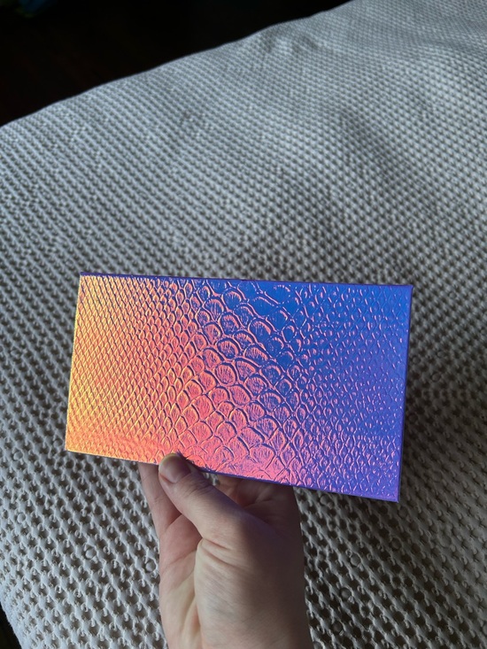 Holographic Magnetic Makeup Palette - Picture 2 of 3